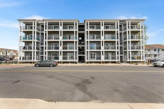 Breezy Point 302 *